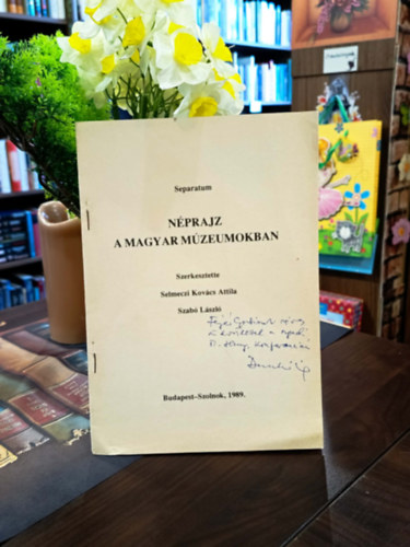 A P�cs- Baranyai n�prajzkutat�sokr�l. N�prajz a magyar m�zeumokban. Dedik�lt.