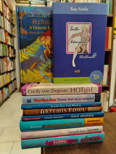 KNYVMENT AJNLAT, Knyvcsomag, 10 db. Ifjsgi knyvek. A gonosz lehelet+Intknyvem trtnete+Hotgirl+Vigyzat, boszi van az osztlyban+Boszilexikon A-tl Witch-ig+Artemis Fowl+Golo kltzik+Boszorknytitok+Tndrpor+Egy kzp
