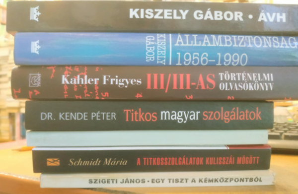 7 db Magyar Terror: III/III-as trtnelmi olvasknyv; llambiztonsg 1956-1990; VH (Egy terrorszervezet trtnete); Egy tiszt a kmkzpontbl; Az llamvdelmi hatsg; A titkosszolglatok kulisszi mgtt; Titkos magyar szolgl