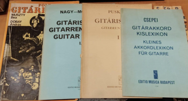 4 db gitrtanuls: Gitrakkord kislexikon + Gitriskola I. + Gitriskola I. + Folk gitriskola