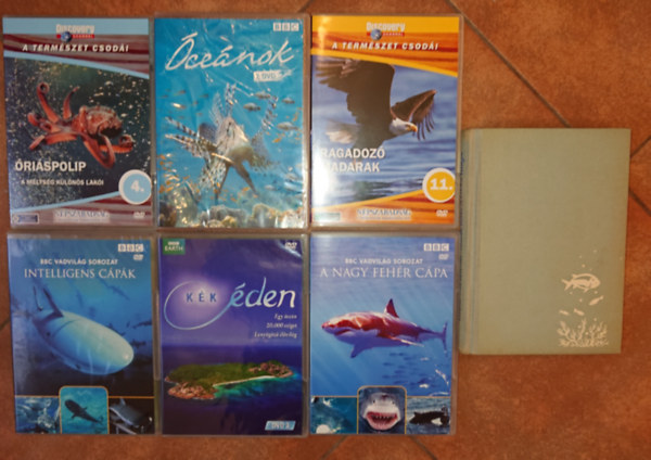 6 DVD a tengerek �l�vil�g�r�l + aj�nd�k k�nyv Cousteau-t�l: Nagy feh�r c�pa, K�k �den, Intelligens c�p�k, Ragadoz� madarak, �ri�spolip, �ce�nokk (2.) + A csend vil�ga