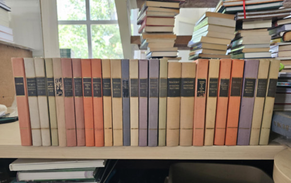 Howard Fast, Honor de Balzac, Nikosz Kazantzakisz, Thomas Hardy, Thomas Mann, William Makepeace Thackeray, Makszim Gorkij, Lev Tolsztoj, Gustave Flaubert, Robert Merle, H. G. Wells, Daniel Defoe, St - 20db a Vilgirodalom remekei sorozatbl, KNYVMENT AJNLAT: Spartacus+ A tizenhrmak trtnete+ Akinek meg kell halnia+ nekek neke+ Egy tiszta n+ r s kutya+ A Virginiai testvrek+ Gyermekkorom+ Anna Karenina I-II+ Bovaryn+ Meste