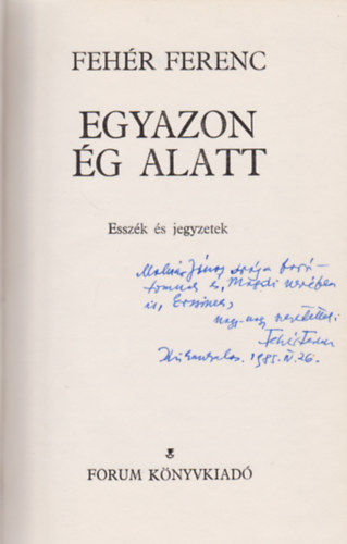 Egyazon �g alatt (Essz�k �s jegyzetek) (Dedik�lt)