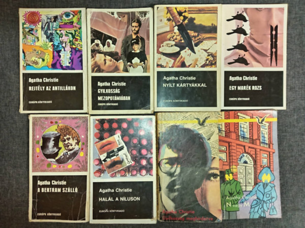 (8db) Agatha Christie krimi k�nyvcsomag: Rejt�ly az Antill�kon  Gyilkoss�g mezopot�mi�ban / Ny�lt k�rty�kkal / Egy mar�k rozs / A bretram sz�ll� / Hal�l a N�luson / Gyilkoss�g megh�rdetve / N vagy M