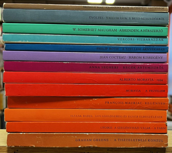 Graham Greene, Iszaak Babel, Francois Mauriac, Anna Seghers, Jean Cocteau, Philip Roth, Vercors, William Somerset Maugham, Heinrich Böll - 13 db Európa zsebköny: A tiszteletbeli konzul, Szegényházi vásár-A farm, Lovashadsereg és egyéb elbeszélések, Regények, A figyelem, 1934, Regék Artemiszről, A nagy mutatvány-A szélhámos-Vásott kölykök, A szellem árnyékában, Víz