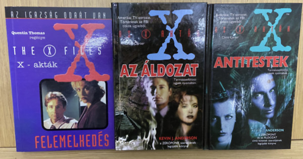 3 db X-akt�k k�nyv - X-akt�k - Felemelked�s, Az X-akt�k- Antitestek, Az X-akt�k - Az �ldozat