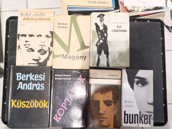 Berkesi Andrs - 7db Berkesi Andrs knyv: Kszbk, Magny; Sell a pecstgyrn; Alkonydomb; Kopjsok; Hszvesek; Bunker