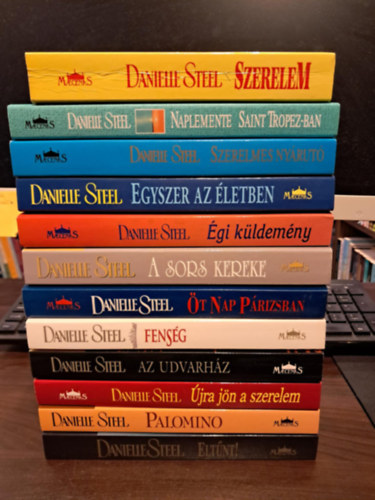 12 db-os Danielle Steel KNYVMENT AJNLAT: Szerelem, Naplemente Saint Tropez-ban, Szerelmes nyrut, Egyszer az letben, gi kldemny, A sors kereke,