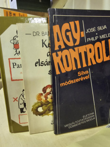 3db k�nyv: Agykontroll + K�zik�nyv a n�k els�rk�nyosod�s�r�l + Parkinson t�rv�nyei