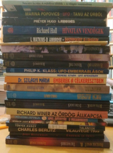 22 db ufolgia: UFO tan az rbl; Lebegs; Hvatlan vendgek; sszeeskdt ellensgek; Az UFK formavilga; A rejtlyes eldk a vilgr vonzsban; Fldnkvliek; Eggyvls; Elveszett id; UFO emberrablsok; UFO Afrik