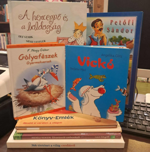 8 db-os mess/verses KNYVMENT AJNLAT gyerekeknek: Meslj nekem elvarzsolt emberekrl, Fordtott virg, 366 trtnet a vilg csodirl, Glyafszek, Vick, Hogyan lett kirly a kondorkesely, Pat Pl r, A hercegn s a bo