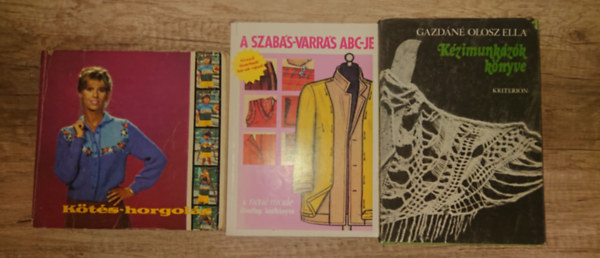 3 kiadv�ny a k�ziimunk�r�l: K�t�s-horgol�s, A szab�s-varr�s �b�c�je, K�zimunk�z�k k�nyve