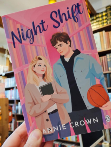 Annie Crown - Night Shift - The international TikTok sensation for fans of Hannah Grace and Stephanie Archer /�jszakai m�szak/