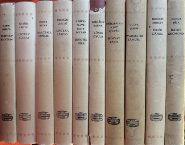 10 db k�nyv A m�lt magyar tud�sai sorozatb�l (B�tky Zsigmond, Feh�r D�niel, Gyarmathi S�muel, Ilosvay Lajos, K�nig Gyula, Lengyel B�la, Magyar L�szl�, Marczali Henrik, Ortvay Rudolf, Trefort �goston))
