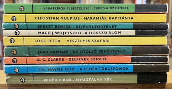 Breszt Borisz, Maciej Wojtyszko, Tke Pter, Jaan Rannap, Arthur C. Clarke, Thomas Mayne Reid, Fehr Tibor Christian Vulpius - 9 db Delfin knyv: Vadszrk elbeszlsei - bred a dzsungel, Haramik kapitnya, Divnyi trtnet, A hossz lom, Veszlyes szafri, Az utols fehrtoll, Delfinek szigete, A fehr trzsfnk, Nyugtalan vr