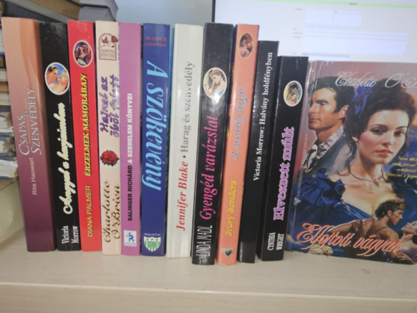 Victoria Morrow, Diana Palmer, Charlotte O'Brien, Salinger Richrd, Heather Graham, Jennifer Blake, Linda Madl, Ivory Sanders, Cynthia Wright Rita Haowart - 12db romantika, KNYVMENT AJNLAT: Csaps s szenvedly+ Angyal a karjaimban+ rzelmek mmorban+ Hajnal az bl felett+ A szerelem knyvei+ A szkevny+ Harag s szenvedly+ Gyengd varzslat+ A szenvedly lngjai+ Halvny hold