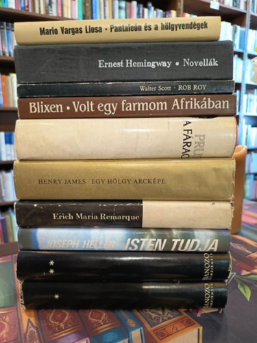 Henry James, Prus, Mario Vargas LLosa, Sienkiewicz Henryk, Joseph Heller, Erich Maria Remarque, Ernest Hemingway, Scott Walter, Walter Scott Karen Blixen - Vil�girodalom k�nyvcsomag 9 darabos K�NYVMENT� AJ�NLAT: Volt egy farmom Afrik�ban, Egy h�lgy arck�pe, A f�ra�, Pantale�n �s a h�lgyvend�gek, �z�nv�z I-II., Isten tudja, H�rom bajt�rs, Novell�k, Rob Roy