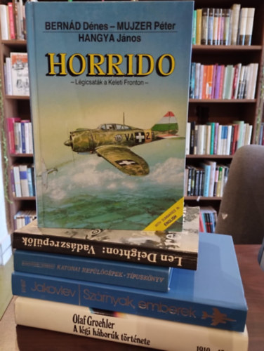 Trtnelmi, katonai knyvcsomag 5 darabos KNYVMENT AJNLAT: Horrido (lgicsatk a keleti fronton), Katonai replgpek-Tpusknyv, Szrnyak, emberek, A lgi hbork trtnete 1910-1980