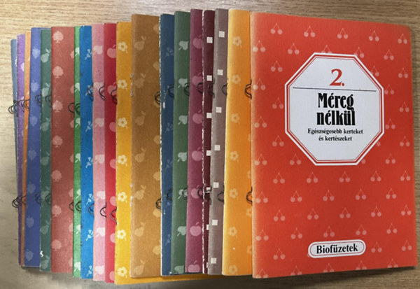19 db a Biof�zetek sorozatb�l: M�reg n�lk�l (Eg�szs�gesebb kerteket �s kert�szeket), Biogazda, biokert�sz, M�zlicsemege a nat�rkonyh�ban, Cs�raz�lds�g a nat�rkonyh�ban, Talajm�vel�s m�sk�ppen, Domb�gy�sos kertm�vel�s, Reform