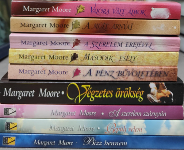 9 db Margaret Moore knyv: / Bzz bennem / Replj velem / A szerelem szrnyn / Vgzetes rksg / A pnz bvletben / Msodik esly / A szerelem erejvel / A mlt szrnyai / Valra vlt lmok /