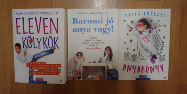 3 k�nyv a gyereknevel�sneh�zs�geir�l: Eleven k�lyk�k, Anyak�nyv, Baromi j� anya van!
