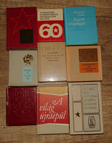 9 politikai minik�nyv a szocialimus �veib�l ( a k�nyvc�mek a le�r�sban olvashat�k)