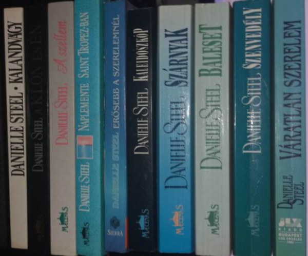 Danielle Steel knyvcsomag (10 darab) Szenvedly, Ersebb a szerelemnl, Kaleidoszkp, Baleset, Kalandvgy, A kln s n, Vratlan szerelem, A szellem, Szrnyak, Naplemente Saint Tropez-ban