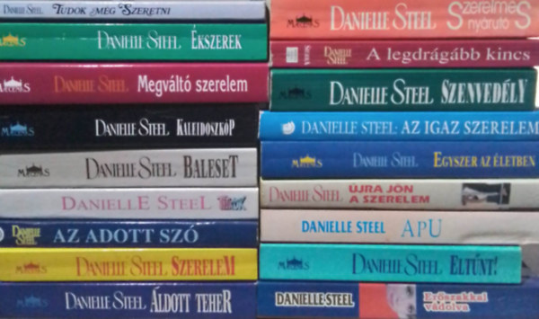 Danielle Steel knyvcsomag (18db) Tudok mg szeretni, kszerek, megvlt szerelem, kaleidoszkp, baleset, titkok, az adott sz, szerelem, ldott teher, szerelmes nyrut, a legdrgbb kincs, szenvedly, az igazi szerelem, egyszer az le