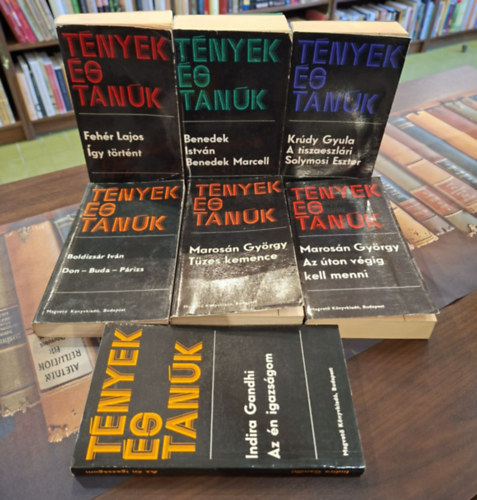 7 k�tet a T�nyek �s Tan�k sorozatb�l, K�NYVMENT� AJ�NLAT: Az �n igazs�gom, A tiszaeszl�ri Solymosi Eszter, Benedek Marcell, �gy t�rt�nt, Don-Buda-P�rizs, Az �ton v�gig kell menni, T�zes kemence