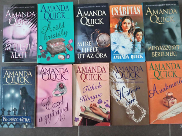 (10 db) Amanda Quick romantikus knyvcsomag: Az j leple alatt / A zld kristly / Mira jflt t az ra / Csbts / Menyasszonyt brelnk! / Ne nzz htra! / Ezzel a gyrvel / Titkok knyve / Klns kr / A vakmer
