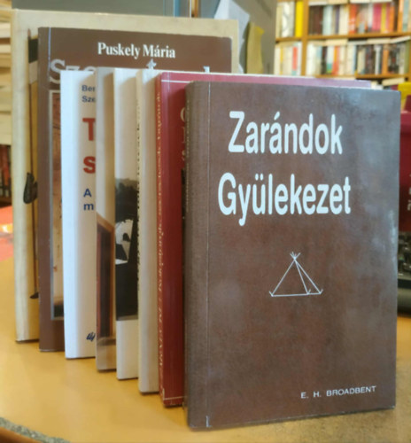 8 db keresztnysg: Kolostorok, szerzetesek, bartok; Zarndok, gylekezet; "Legyetek tkletesek..."; Ahol a csend magasztal; Szerzetessg kislexikona; Testvreink szolglatban; Szerzetesek; A szerzetes s lovagrend cmerei s viselet