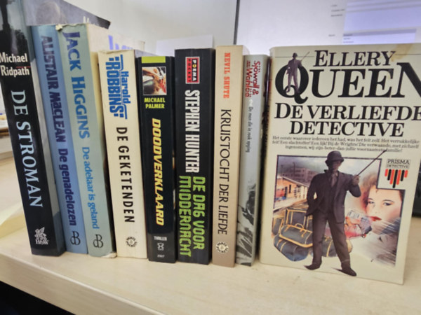 9db-os holland nyelv knyvcsomag, KNYVMENT AJNLAT: De stroman+ De genadelozen+ De adelaar is geland+ De geketenden+ Doodverklaard+ De dag voor middernacht+ Kruistocht der liefde+ De man die in rook opging+ De verliefde detective