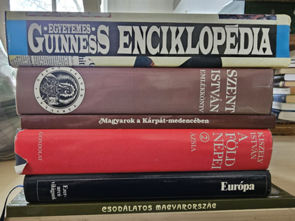 6db ismeretterjeszt� album: Csod�latos Magyarorsz�g+ Eur�pa (Ezerarc� vil�gunk) + A F�ld n�pei: �zsia+ Magyarok a K�rp�t-medenc�ben+ Szent Istv�n eml�kk�nyv+ Egyetemes Guinnes enciklop�dia