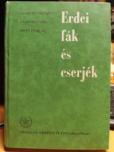 Erdei fák és cserjék