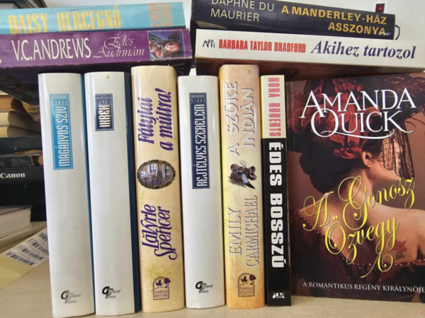 Barbara Taylor Bradford, Judith Krantz, V. C. Andrews, Amanda Quick, Nora Roberts, Katherine Stone, LaVyrle Spencer, Emily Carmichael Daphne Du Maurier - 11db romantikus ktet, KNYVMENT AJNLAT: A Manderley-hz asszonya, Akihez tartozol, Daisy hercegn, des Audrinm, A gonosz zvegy, des bossz, Magnyos szv, Ikrek, Ftylat a mltra, Rejtlyes szerelem, A szke indin