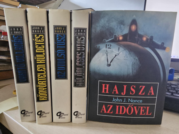 5 db John J. Nance a Vil�gsikerek sorozatb�l, K�NYVMENT� AJ�NLAT: Az utols� t�sz + K�ny�rtelen k�ldet�s + Vak�t� villan�s + K�l�nleges utas + Hajsza az id�vel