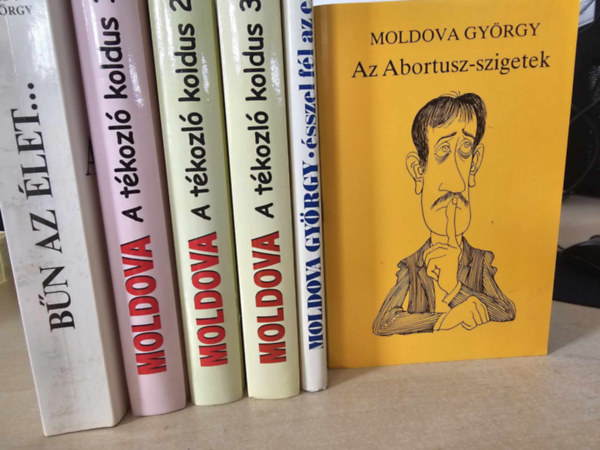 6db Moldova ktet, KNYVMENT AJNLAT: Bn az let, A tkozl koldus I-III., sszel fl az ember, Az Abortusz-szigetek
