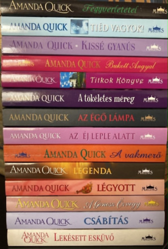 14 db Amanda Quick reg�ny: Fegyverlet�tel +Ti�d vagyok! +Kiss� gyan�s +Bukott angyal +Titkok k�nyve+ A t�k�letes m�reg +Az �g� l�mpa+ Az �j leple alatt+ A vakmer� +Legenda+ L�gyott +A gonosz �zvegy +Cs�b�t�s+ Lek�sett esk�v�