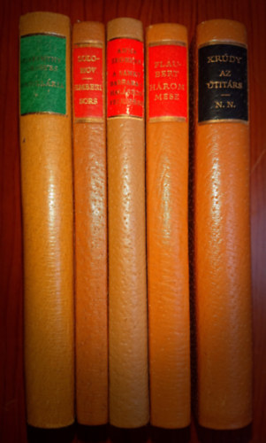 5 brktses, sorszmozott ktet a Helikon Kisknytrbl: Az titrs/N.N., Capillria, Hrom mese, A Sankt Barbara-i halzsok felkelse, Emberi sors