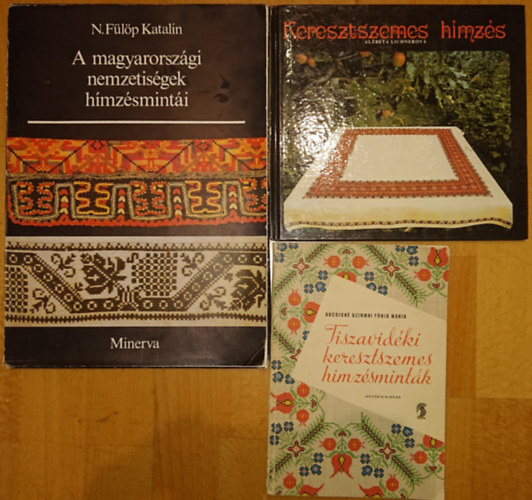 Alzbeta Lichnerov, N. Flp Katalin Kocsisn Szirmai Fris Mria - 3 knyv a tradicionlis hmzsekrl: Tiszavidki keresztszemes hmzsmintk, Keresztszemes hmzs, A magyarorszgi nemzetisgek hmzsminti