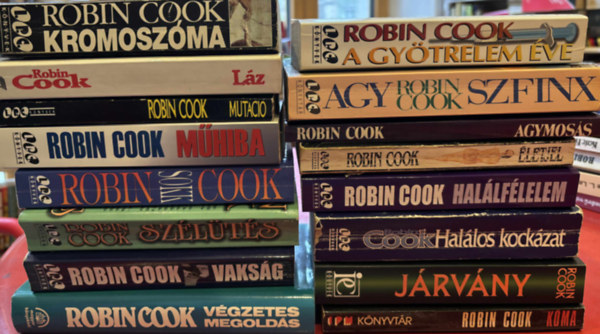 Robin Cook - Robin Cook 16 krimi k�nyv (A gy�trelem �ve Agy; Szfinx Agymos�s �letjel Hal�lf�lelem Hal�los kock�zat J�rv�ny K�ma Kromosz�ma L�z Mut�ci� M�hiba Sokk Sz�l�t�s Vaks�g V�gzetes megold�s)