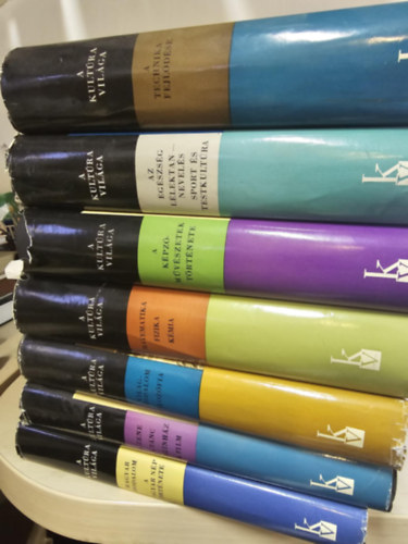 A kult�ra vil�ga 7db: Magyar irodalom, A magyar n�p t�rt�nete/ A zene, a t�nc, a sz�nh�z, a film/ Vil�girodalom, filoz�fia / Matematika, fizika, k�mia/ A k�pz�m�v�szetek t�rt�nete/ Az eg�szs�g, L�lektan -nevel�s, Sport �s testku