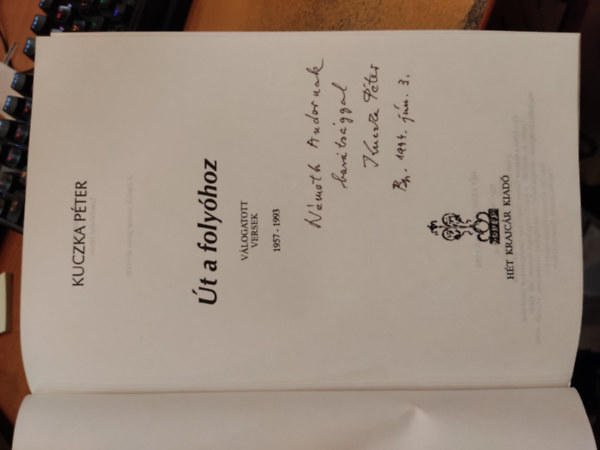 �t a foly�hoz (V�logatott versek, 1957-1993)