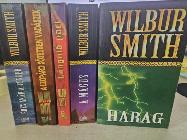 5db Wilbur Smith, KNYVMENT AJNLAT: hes akr a tenger+ A leoprd sttben vadszik+ Lngol part+ A mgus+ Harag