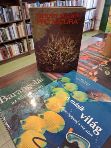 3 db k�pes album: Barangol�s az �llatvil�gban, A m�sik vil�g (f�nyk�pez�g�ppel a v�z alatt), Pro Natura