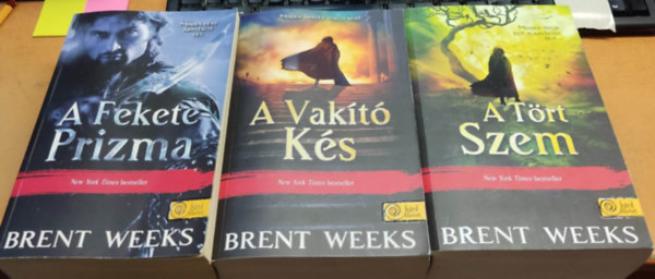Brent Weeks - A Fnyhoz trilgia: A Fekete Prizma (1.) + A Vakt Ks (2.) + A Trt Szem (3.)