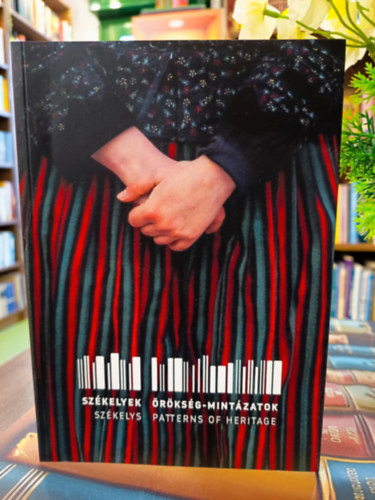 Sz�kelyek. �r�ks�g-mint�zatok /K�t nyelv�:magyar- angol/