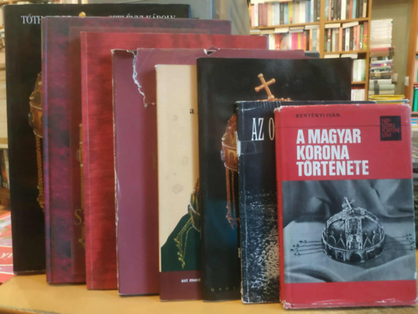8 db Korona �kszer: A Magyar Szent Korona: Kir�lyok �s koron�z�sok; A Magyar Szent Korona t�rt�nete; A Magyar Korona t�rt�nete; Az orsz�g koron�ja; A Magyar Koron�z�si jelv�nyek; A Szent Korona titka