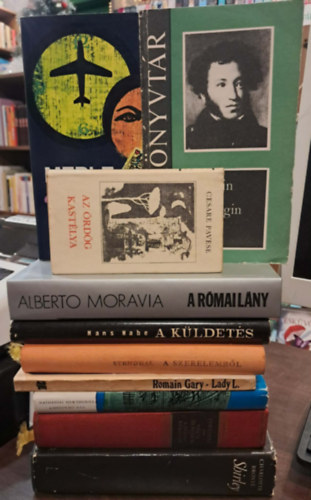 Robert Merle, Alberto Moravia, Stendhal, Romain Gary, Nathaniel Hawthorne, Charlotte Bront� Cesare Pavese - 10 db-os vil�girodalmi K�NYVMENT� AJ�NLAT: Az �rd�g kast�lya, Anyegin, Madrapur, A r�mai l�ny, A k�ldet�s, A szerelemr�l, A h�torm� h�z, V�r�s �s fekete - A p�rmai kolostor, Shirley