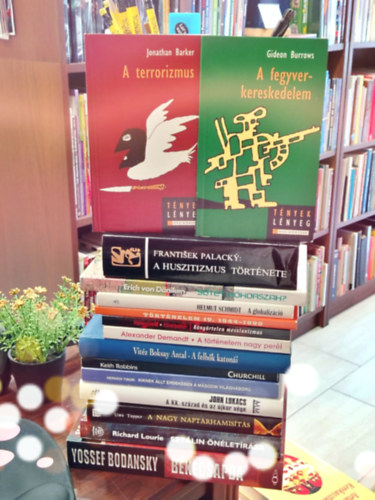 K�NYVMENT� AJ�NLAT, 15 DB. Vil�gt�rt�nelem. A terrorizmus+ A fegyverkereskedelem+ A huszitizmus t�rt�nete+ S�t�t k�korszak+ A globaliz�ci�+ T�rt�nelem IV. 1944-1990+ K�ny�rtelen messianizmus+ A t�rt�nelem nagy perei+ A felh�k kato